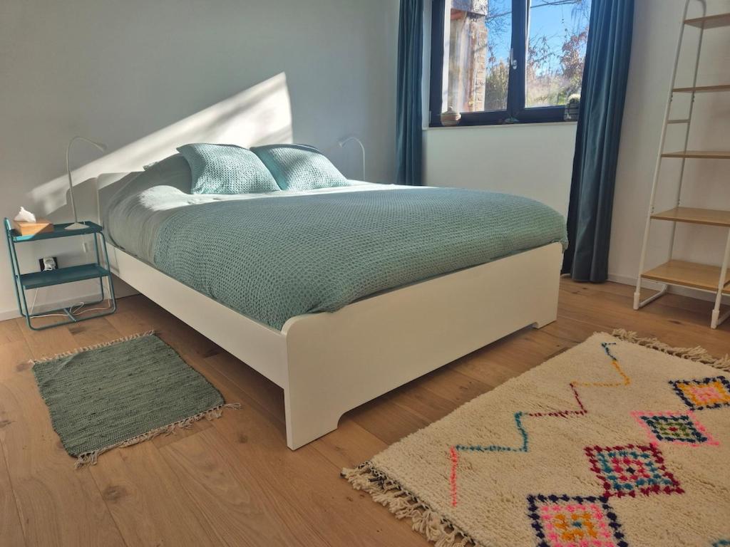 Postel nebo postele na pokoji v ubytování Chez Simone Liège, bain nordique
