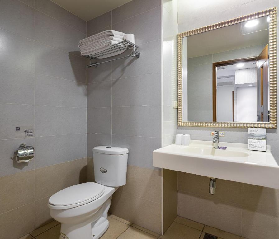 Koupelna v ubytování West Hotel