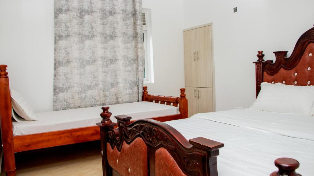 Postel nebo postele na pokoji v ubytování Hotel Deposh Tororo