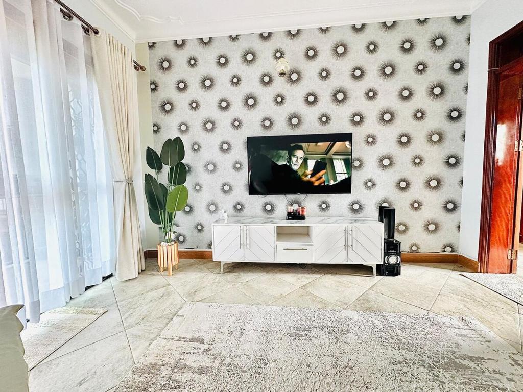 Katchy tesisinde bir televizyon ve/veya eğlence merkezi