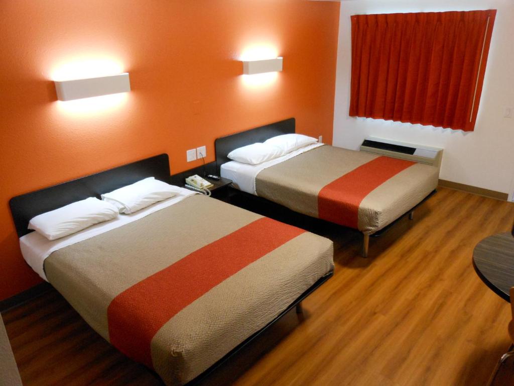 Postel nebo postele na pokoji v ubytování Motel 6-Fallon, NV