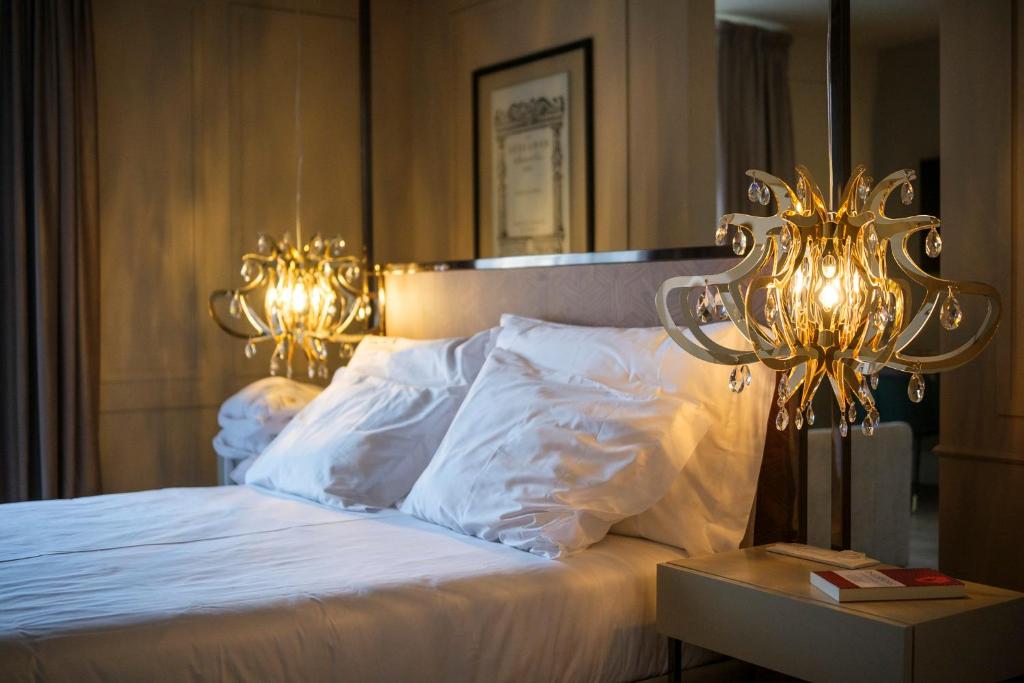 Postel nebo postele na pokoji v ubytování Azores Book Hotel
