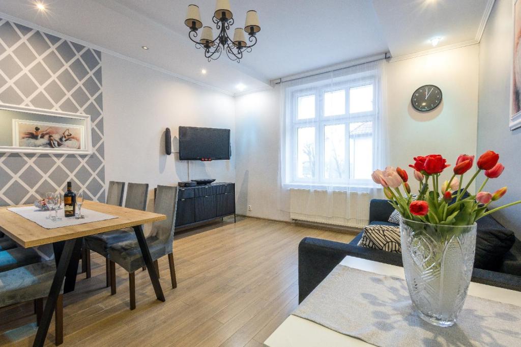 Televízia a/alebo spoločenská miestnosť v ubytovaní Apartament Miami