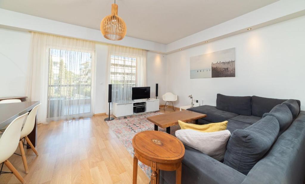 Spacious Apartment Downtown Glyfada