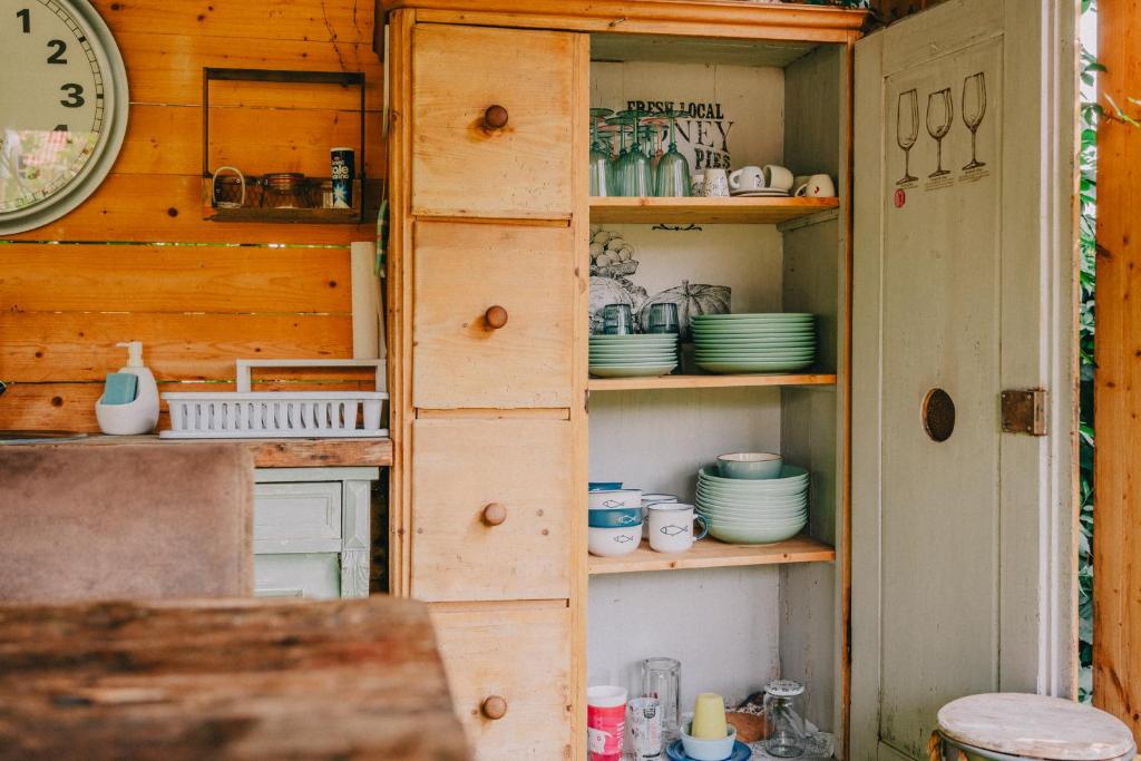 Kuchyň nebo kuchyňský kout v ubytování Rendes Glamping