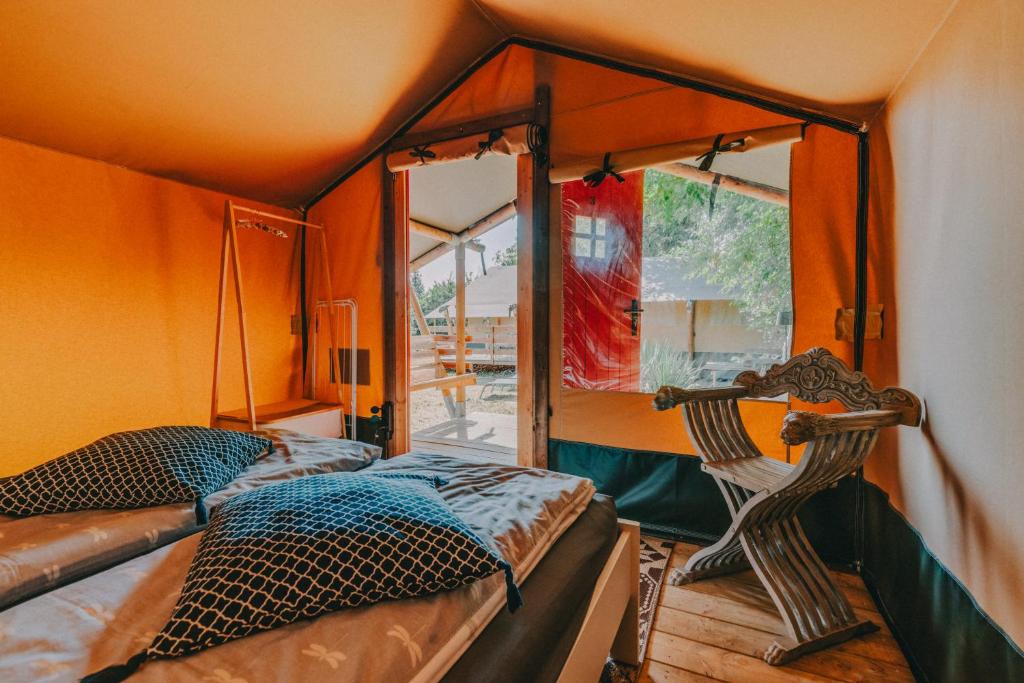 Postel nebo postele na pokoji v ubytování Rendes Glamping