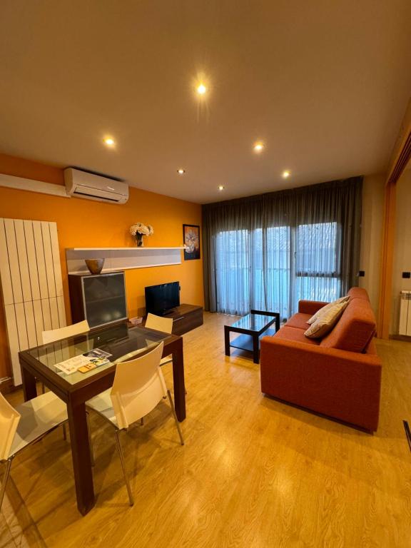TV a/nebo společenská místnost v ubytování Apartamentos Turísticos Can Rocamora