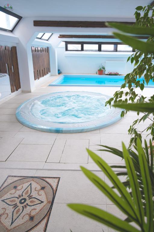 Bazén v ubytování Resort Sf Petru nebo v jeho okolí