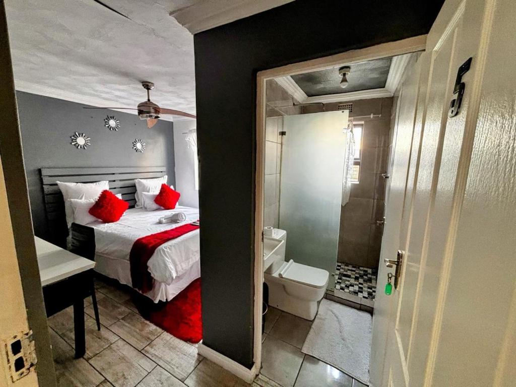 En eller flere senge i et værelse på On Wynne Guest House