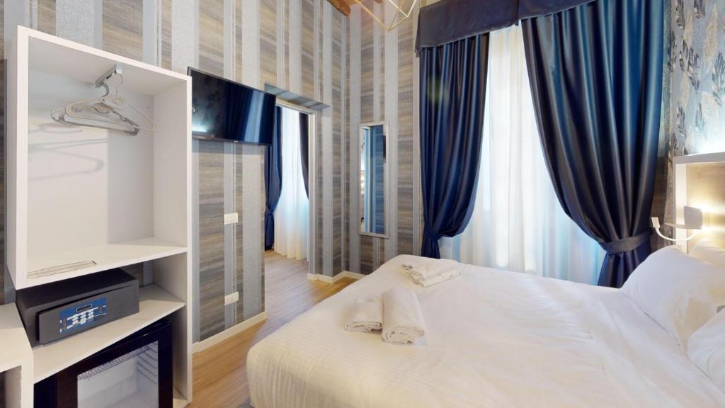 Postel nebo postele na pokoji v ubytování ROME'S GLORIA HOTEL