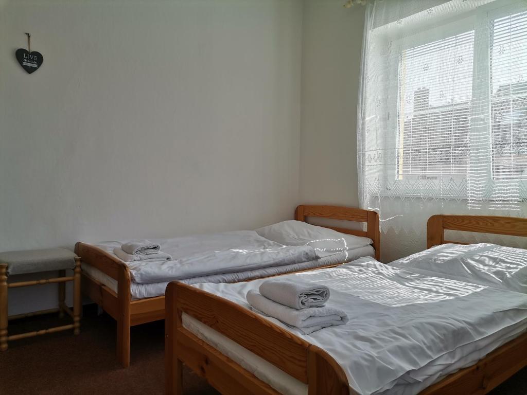 Postel nebo postele na pokoji v ubytování Penzion pod Kostelíčkem