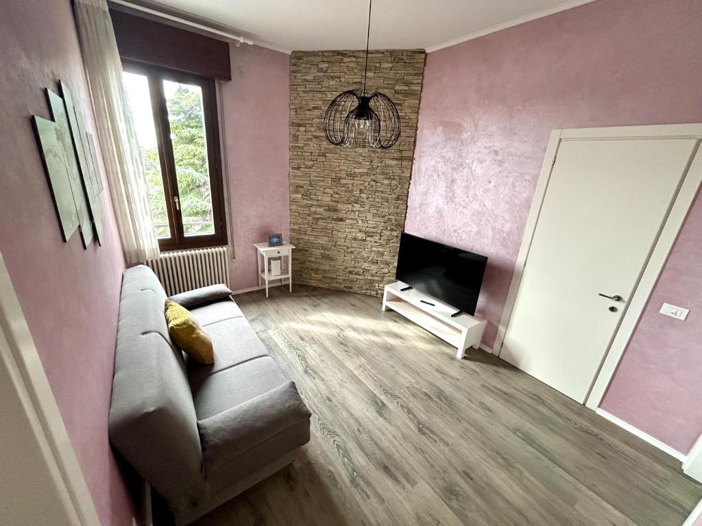 Χώρος καθιστικού στο Lovely Bridge View Apartment Close to Padua City Center