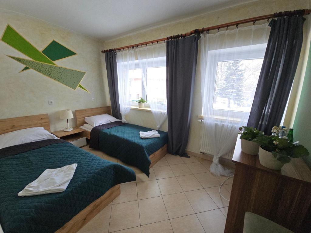 Zamek Międzylesie - Apartamento De Suite