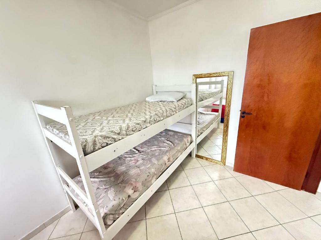 Ένα ή περισσότερα κρεβάτια σε δωμάτιο στο Pé Na Areia Praia do Caiçara IV