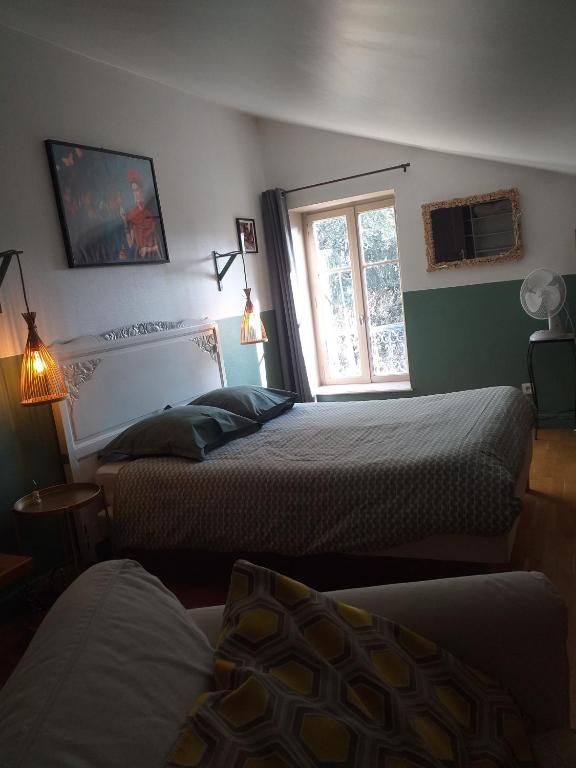 Postel nebo postele na pokoji v ubytování clos st Joseph