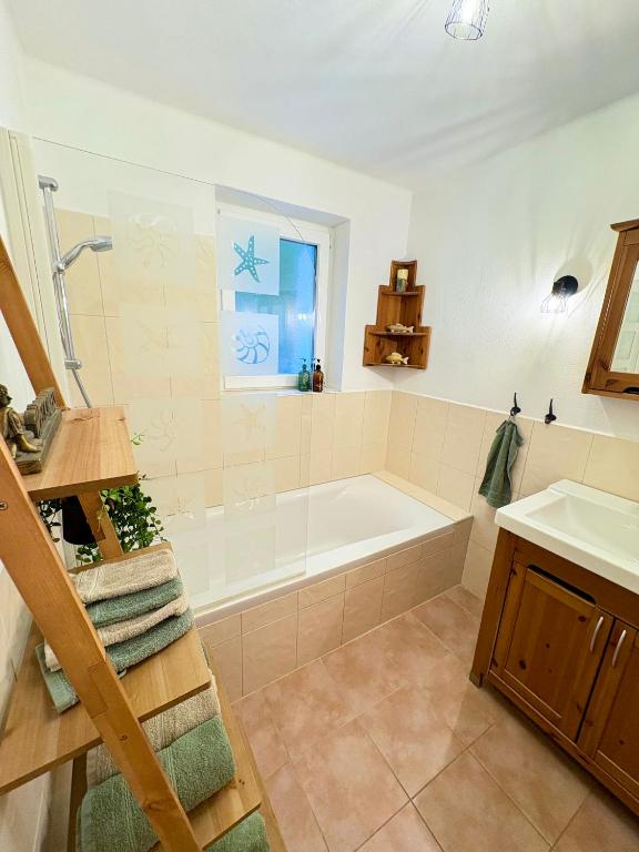 Koupelna v ubytování Apartment Ferienwohnung DAS UNTERACH am Attersee