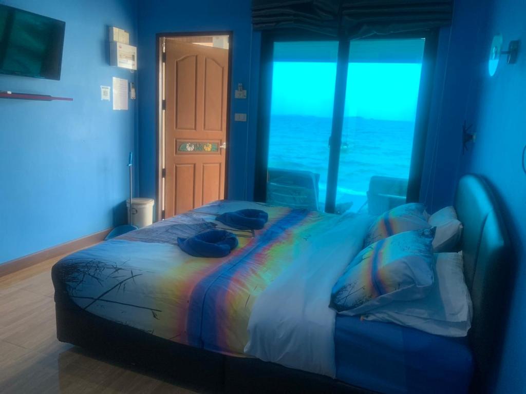 Postel nebo postele na pokoji v ubytování Koh Samed Lungdrum Hurtbeach