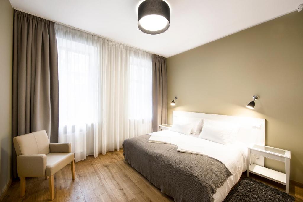 Riga Lux Apartments - Skolas - Large One-Bedroom Apartment With Bath