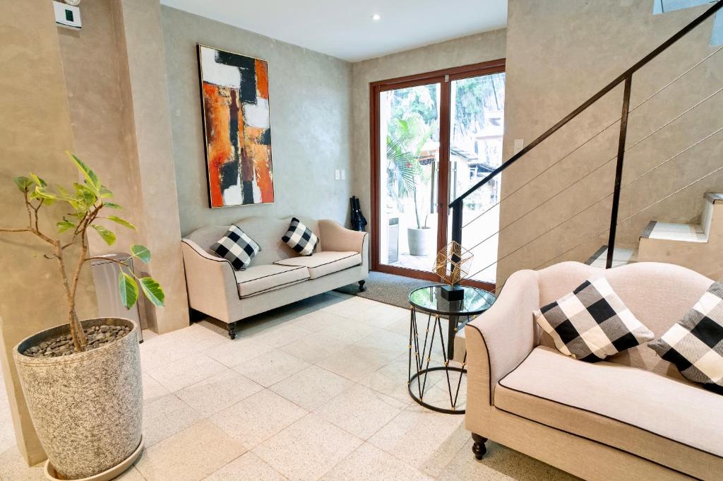 Uma área de estar em J Boutique Hotel El Nido Managed by H Hospitality Group