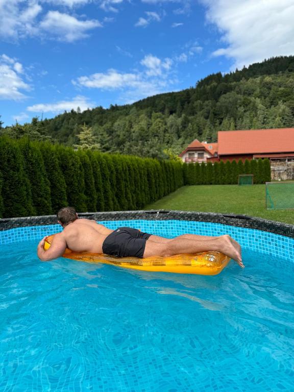 Bazén v ubytovaní Lutra Montana alebo v jeho blízkosti
