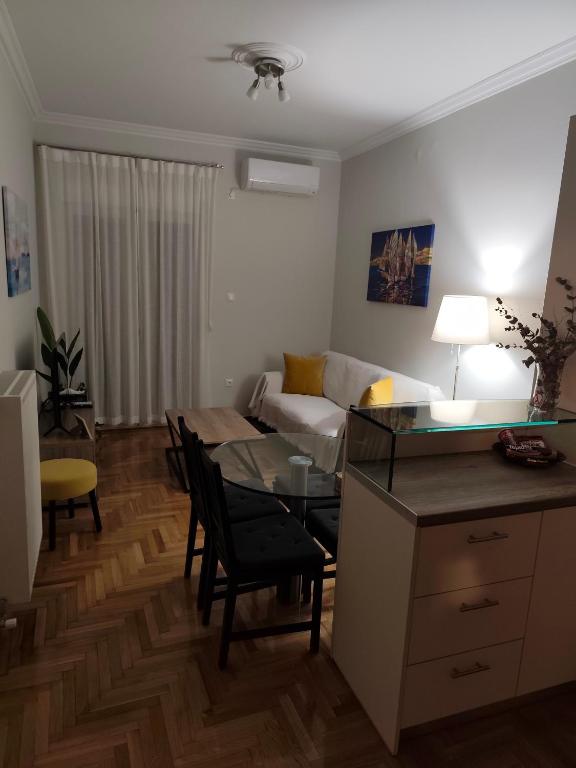 Μ&Κ - Your Athens Home - Νewly renovated 2bd apartment in family neighborhood close to city center