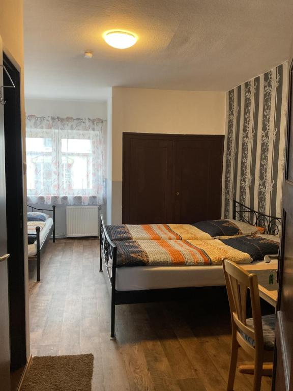 Postel nebo postele na pokoji v ubytování Pension&Hostel Anna - Monteurzimmer