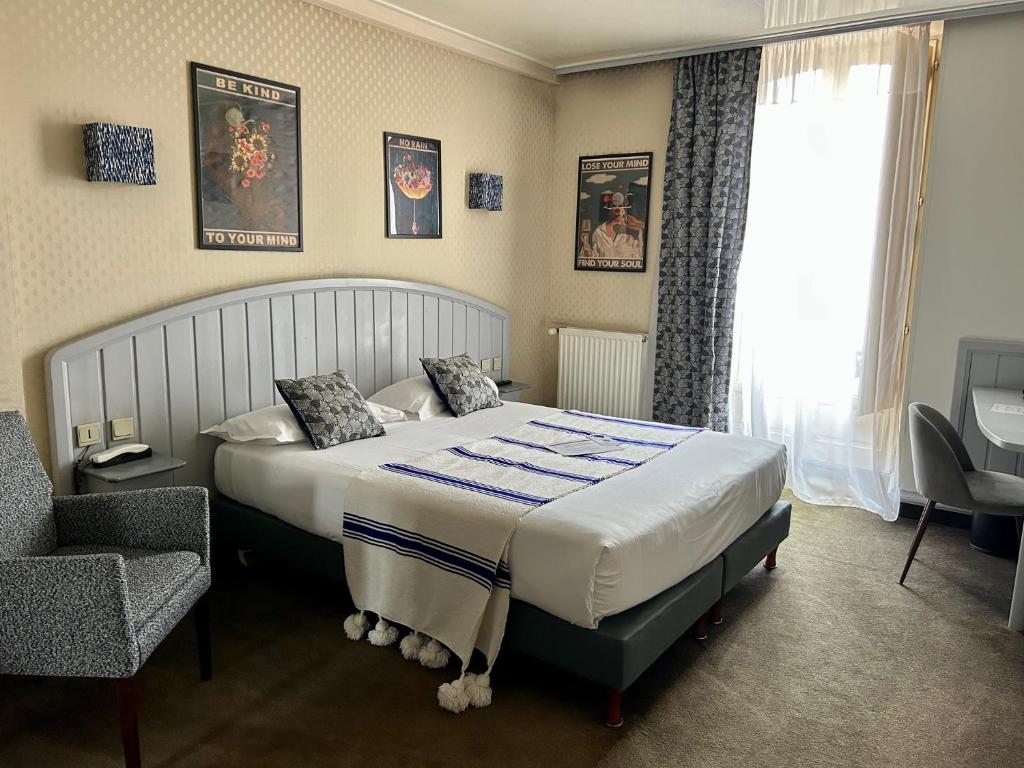 Postel nebo postele na pokoji v ubytování Cit'Hotel le Challonge
