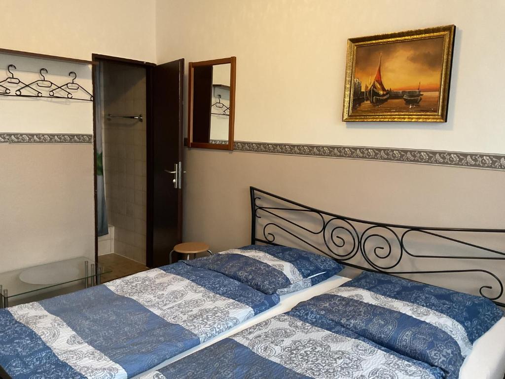 Postel nebo postele na pokoji v ubytování Pension&Hostel Anna - Monteurzimmer
