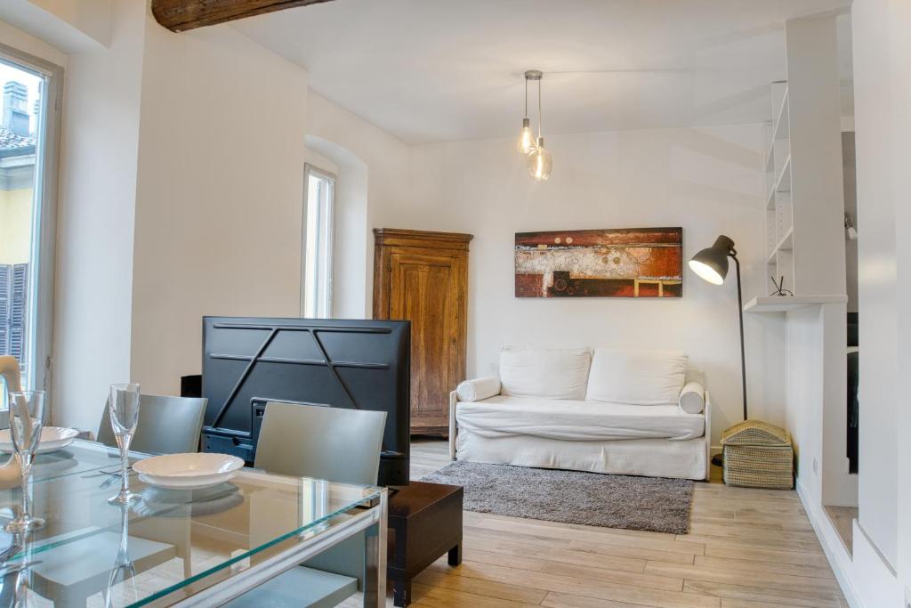 Sant'Ambrogio historic apartment - In front of Cattolica