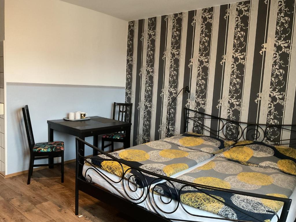 Postel nebo postele na pokoji v ubytování Pension&Hostel Anna - Monteurzimmer