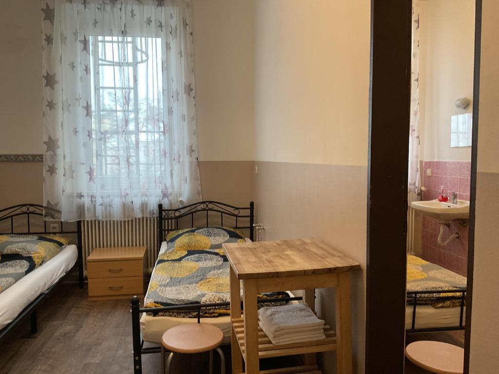 Postel nebo postele na pokoji v ubytování Pension&Hostel Anna - Monteurzimmer