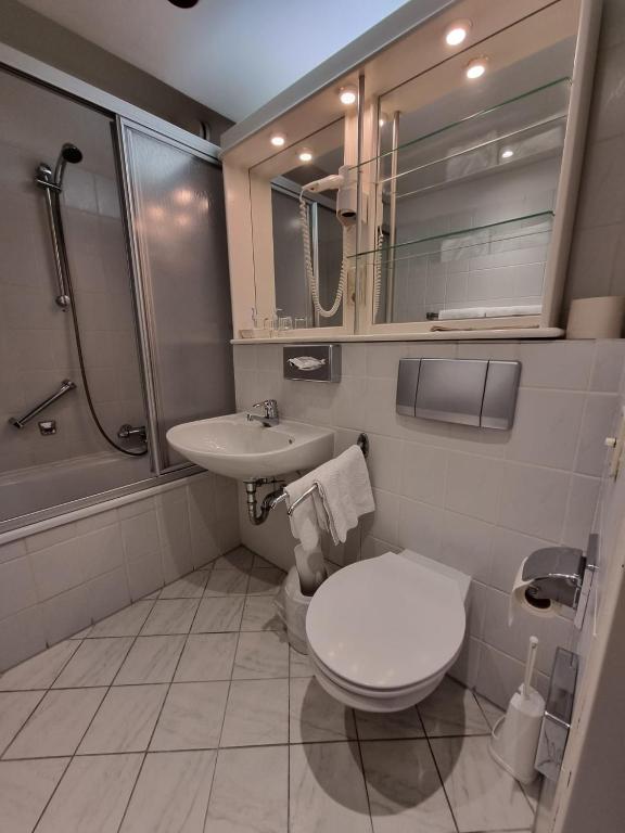 Koupelna v ubytování Hotel am Rosenpark