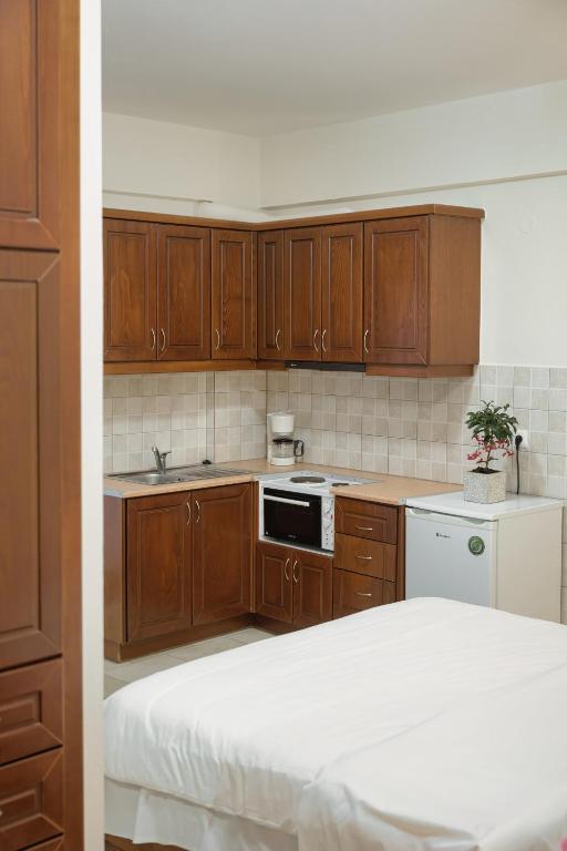 O Fotis Studios & Apartments - 8