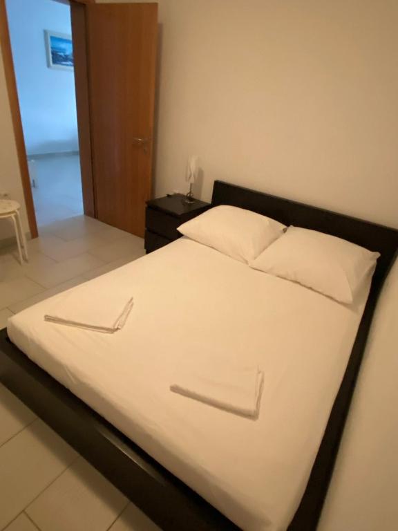 Postel nebo postele na pokoji v ubytování Apartmani Dragičević