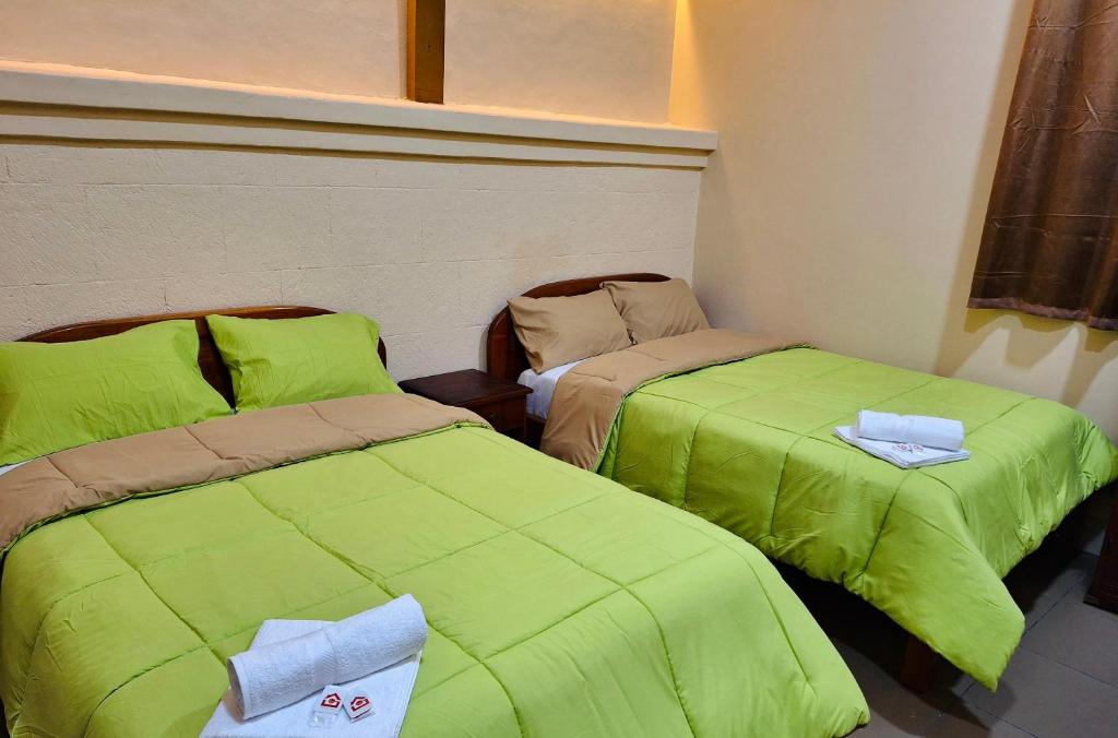 Postel nebo postele na pokoji v ubytování Travel Hotel Quito