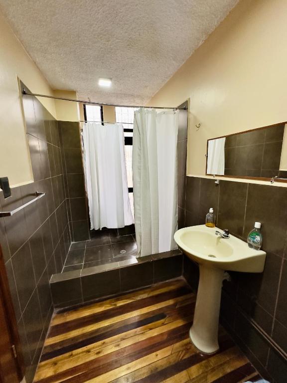 Koupelna v ubytování Travel Hotel Quito