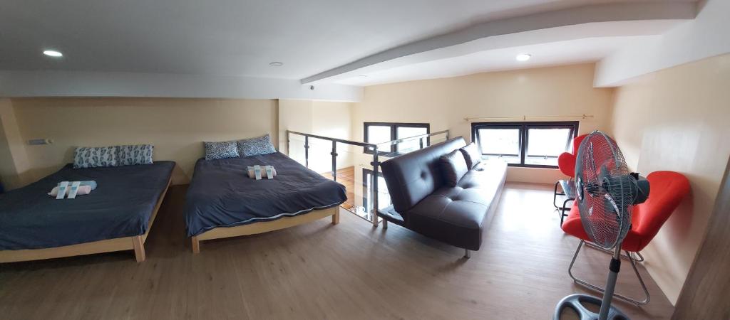 Summer Pines Loft 2 Bedroom Condo with Balcony & Free Parking photo