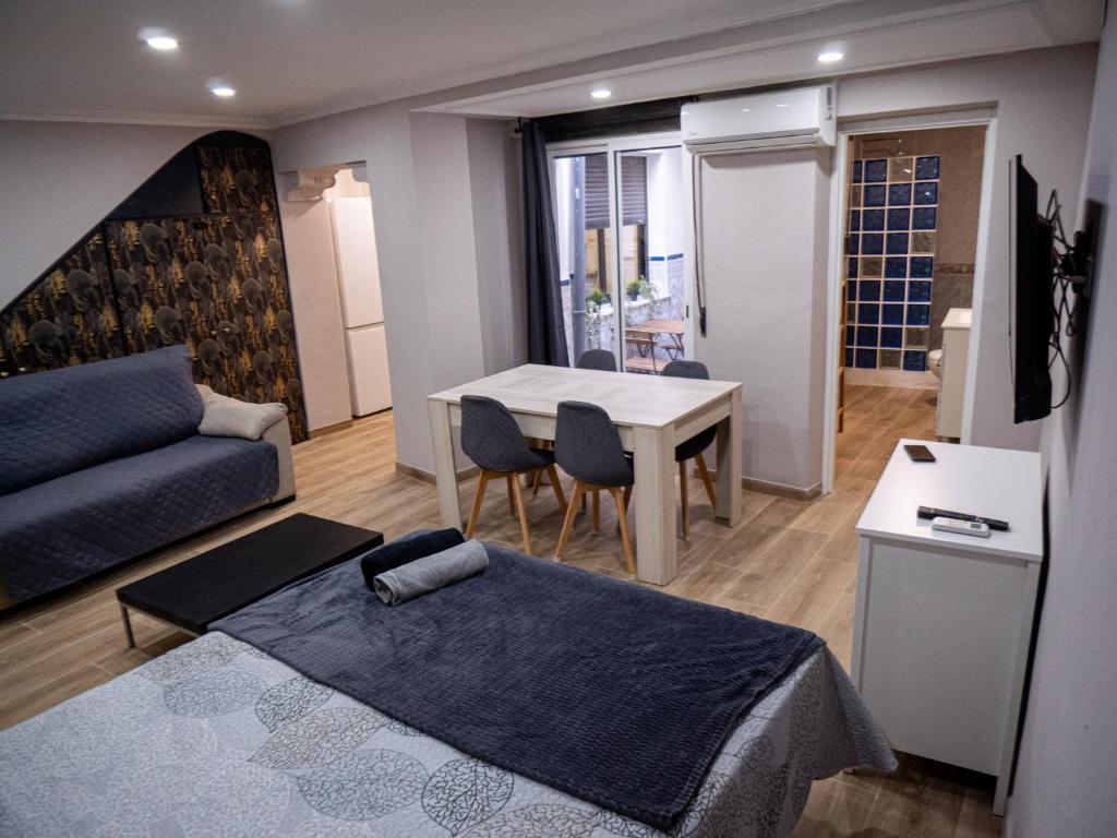 a small living room with a bed and a table at Casa Lavanda in Villena