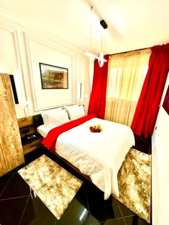 Postel nebo postele na pokoji v ubytování The Hotel Syracuse