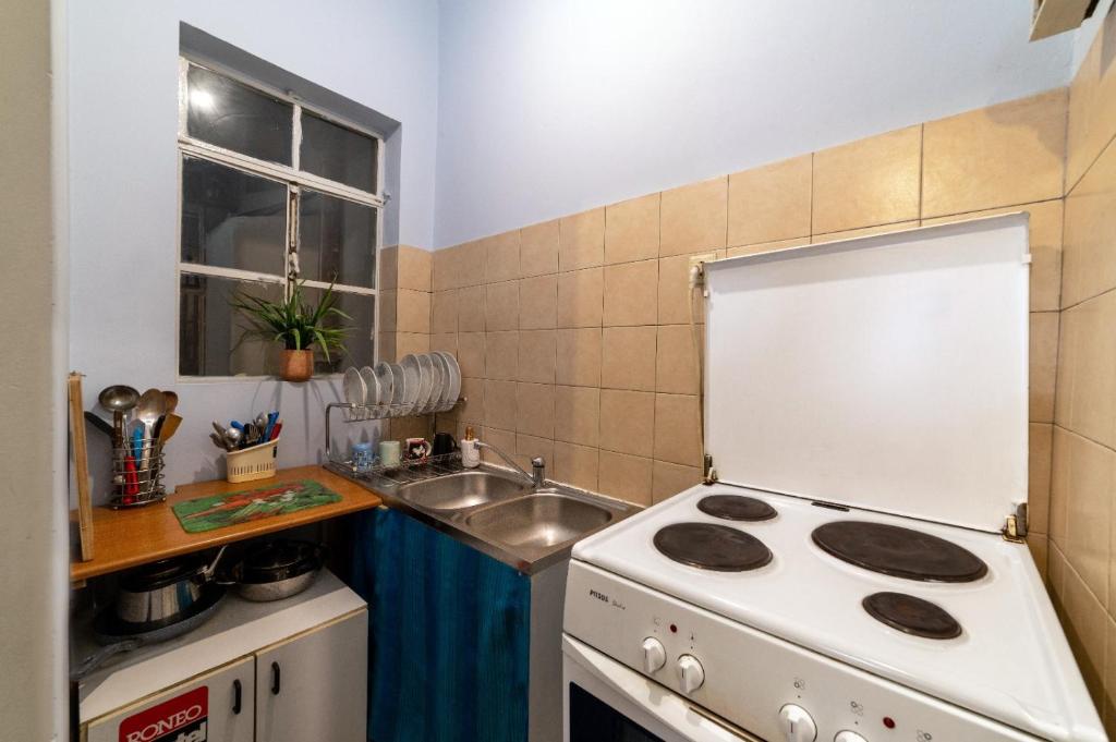 A kitchen or kitchenette at Acropolis Quiet House