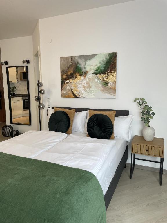 a bedroom with a large bed with white sheets and pillows at Fewo-Altstadt-Zentrum in Kempten