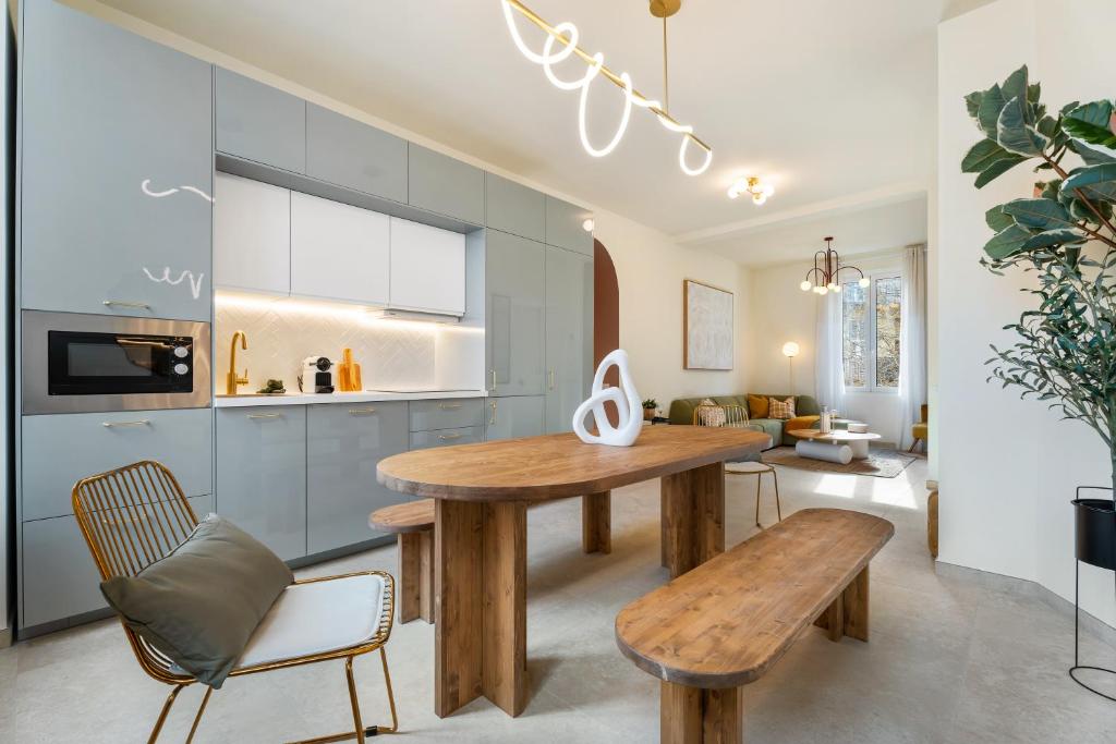 Η κουζίνα ή μικρή κουζίνα στο Nice Renting - 8BONAPARTE - Architect Loft Luxury 4 Bedrooms View Place du Pin