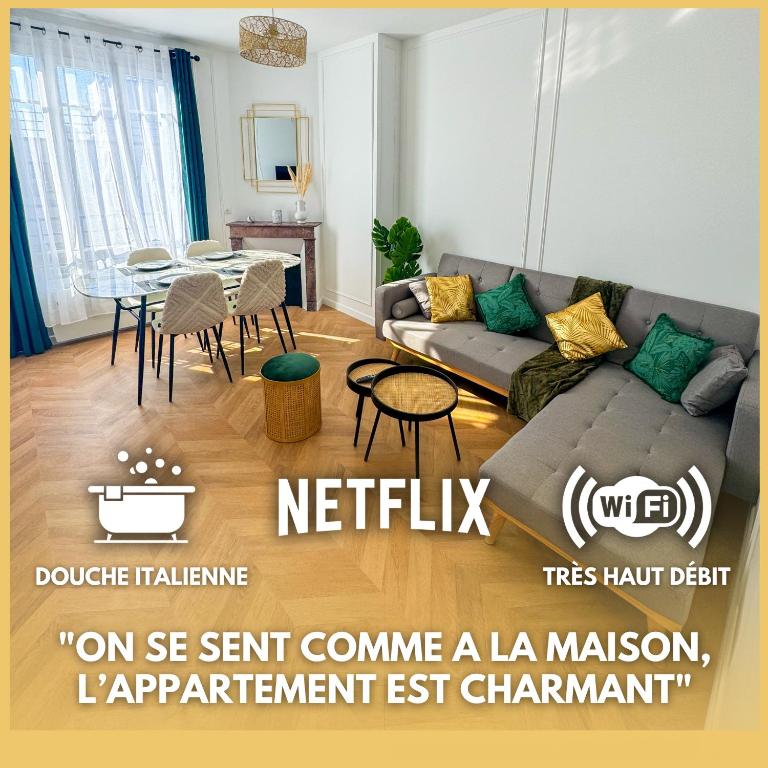 un salon avec un canapé et une table dans l'établissement L'Échappée de Paris I Stade de France I Couple I Famille I Business, à Saint-Denis