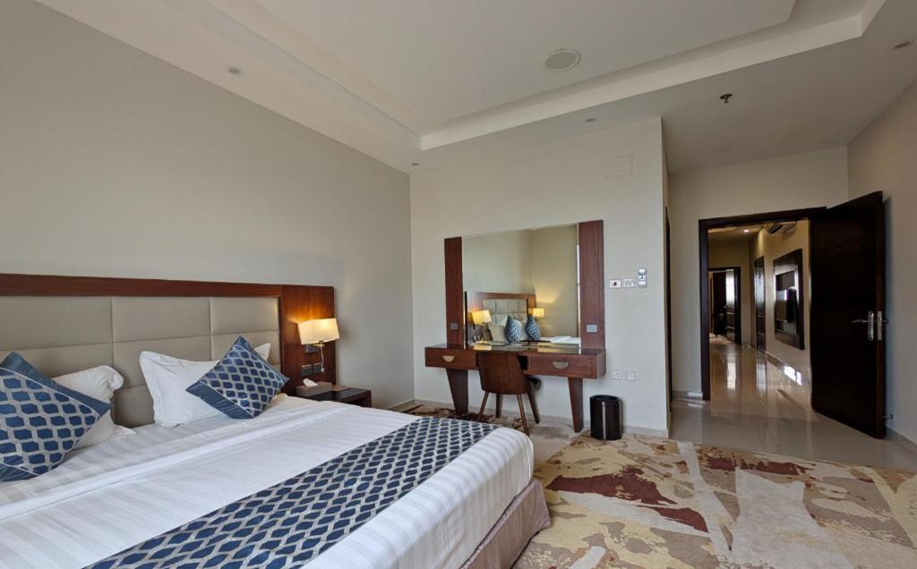 Postel nebo postele na pokoji v ubytování Delta Hotel Suites