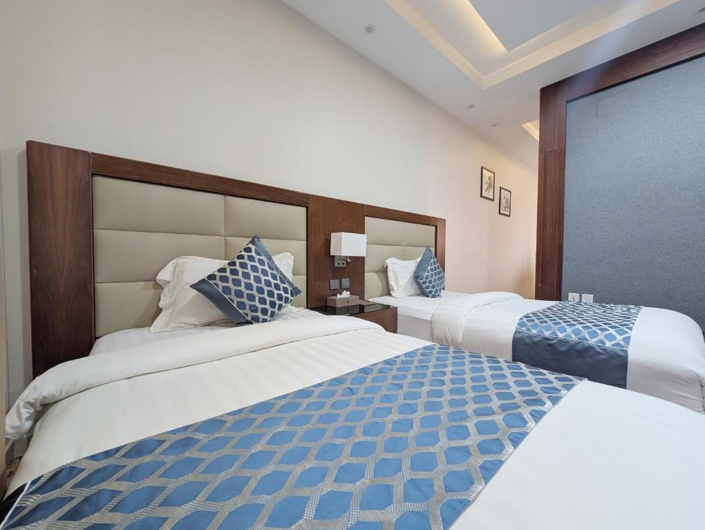 Postel nebo postele na pokoji v ubytování Delta Hotel Suites