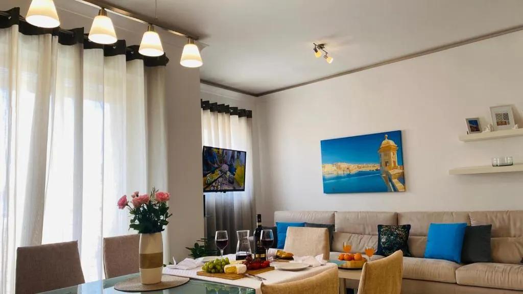 St Julians Cute Holiday Apartment with side seaview