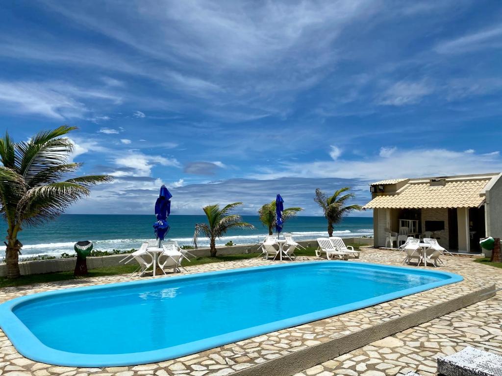 a swimming pool with a view of the ocean at CASA BEIRA MAR NA BARRA DE SÃO MIGUEL in Barra de São Miguel