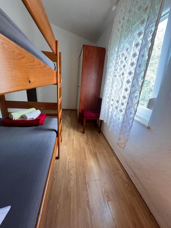 Postel nebo postele na pokoji v ubytování Apartments Mirijana