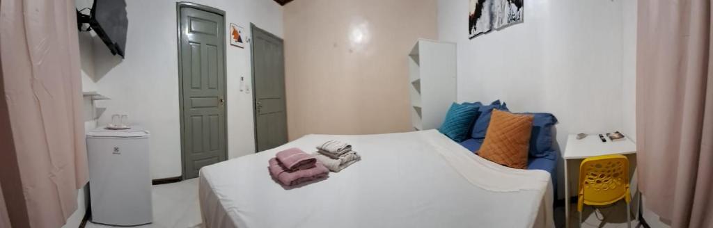A bed or beds in a room at Suíte com ar condicionado próximo ao Estádio Mangueirão