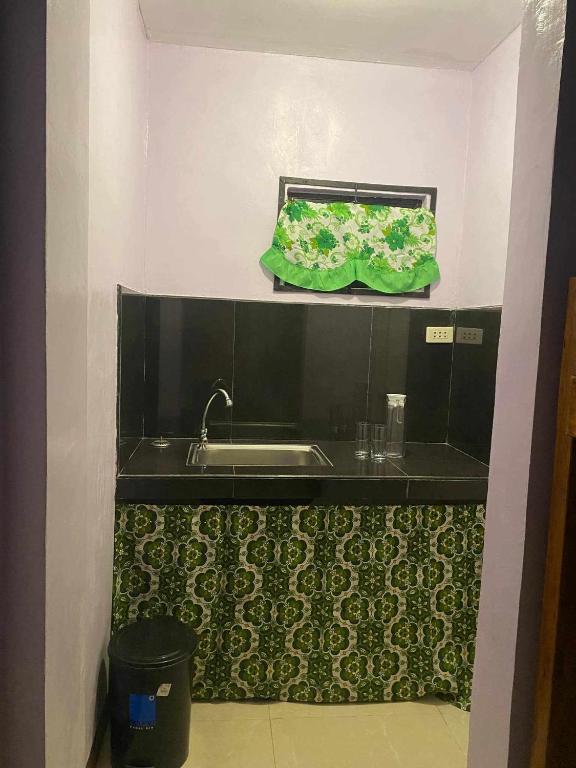 TV a/nebo společenská místnost v ubytování Mariah Guest House